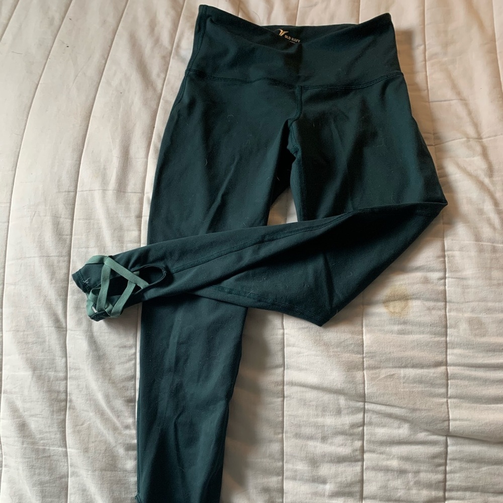 Old navy yoga pants with criss cross by the ankle